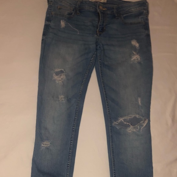 Hollister Light Ripped Jeans *OPEN TO OFFERS* - Picture 3 of 6